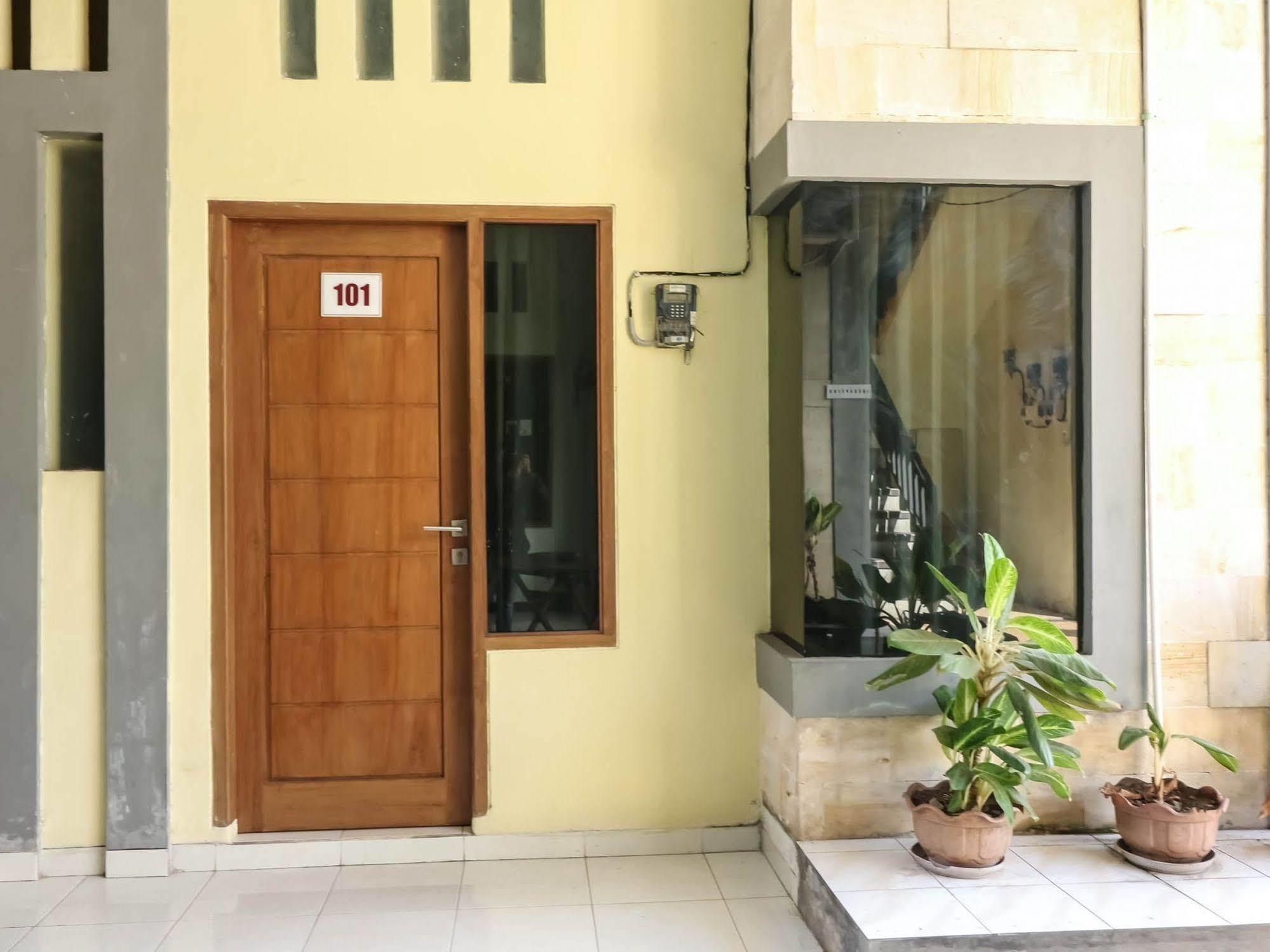 Super Oyo 91495 Hotel Indah Residence Denpasar  Exterior photo